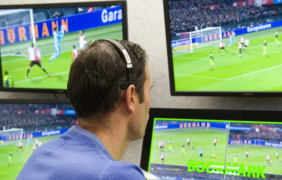 Scheidsrechter in Var ruimte